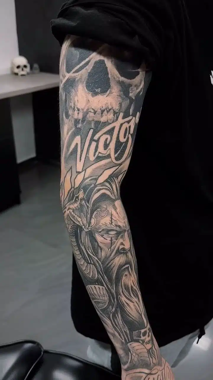 Tetování lebka, vikingové na ruku