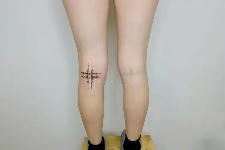 Tetování znaky a symboly na lýtko