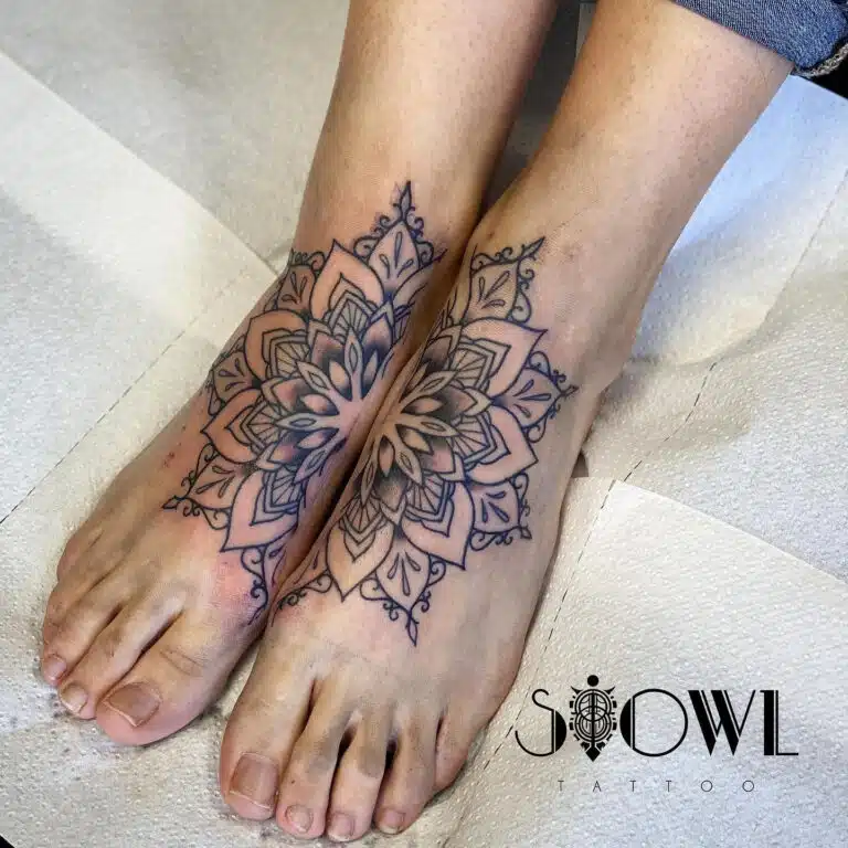 Tetování mandala na nárt