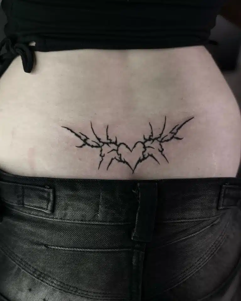Tetování ornamenty na záda
