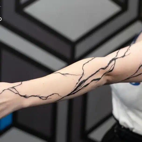 Tetování čáry na ruce