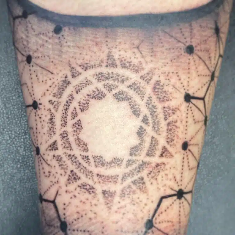 Tetování mandala na rameno