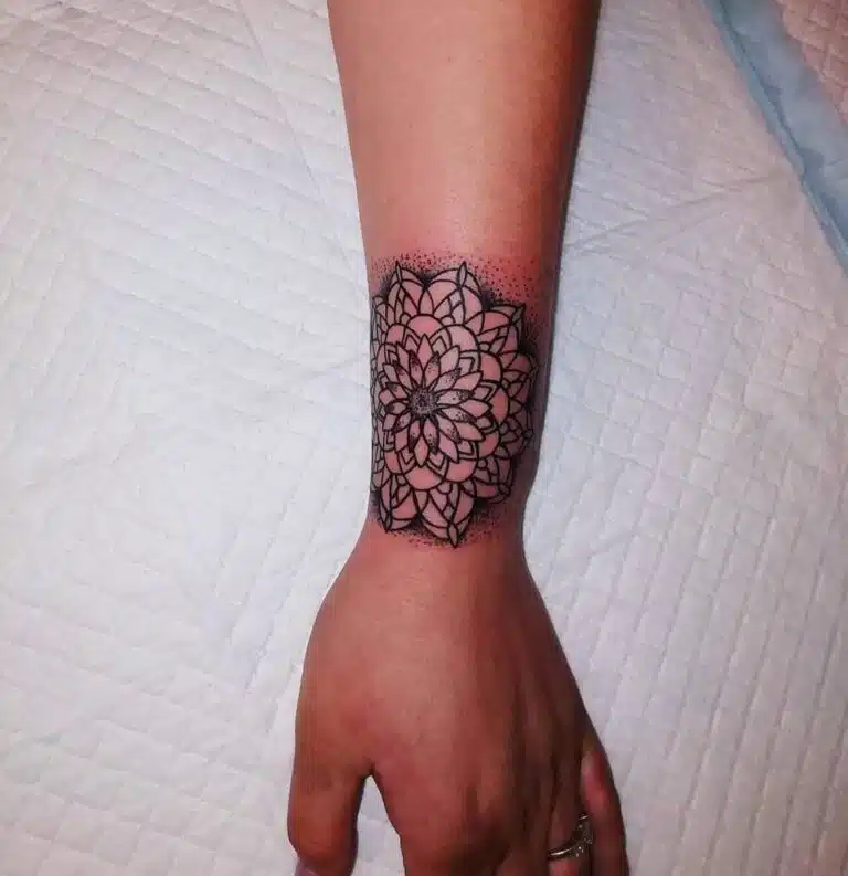 Tetování mandala na předloktí