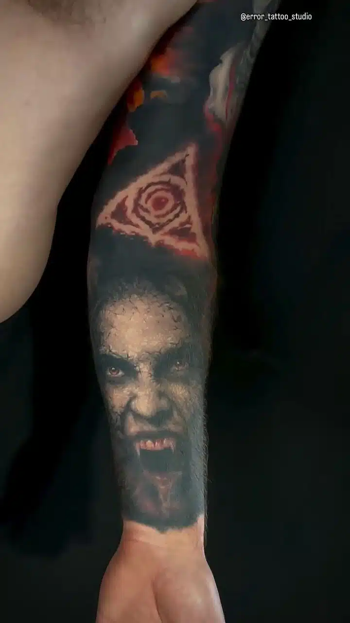 Tetování znamení zla, rukáv