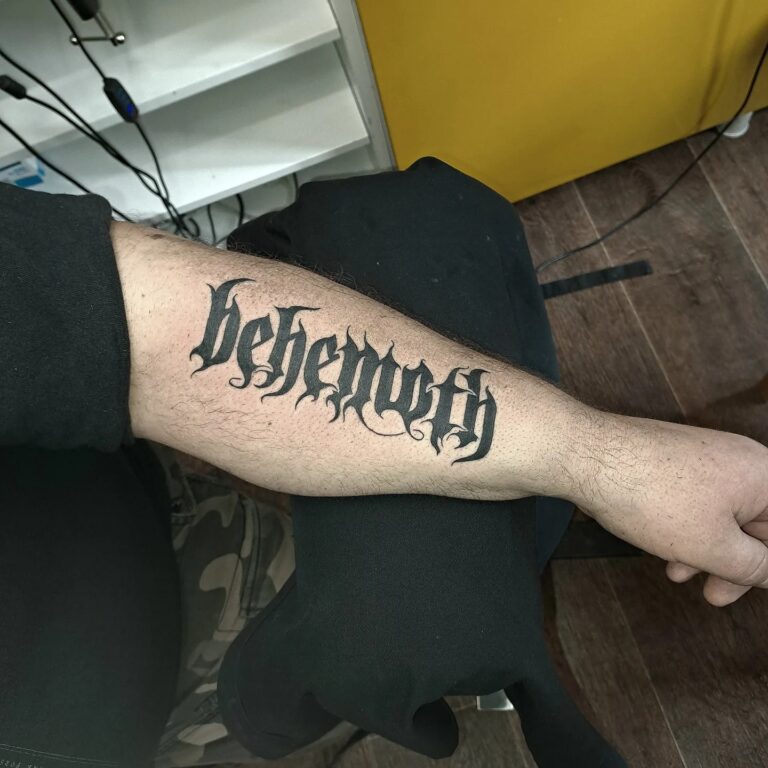 Tetování nápis na předloktí
