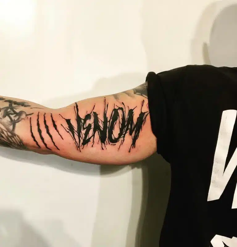 Tetování nápis na paži