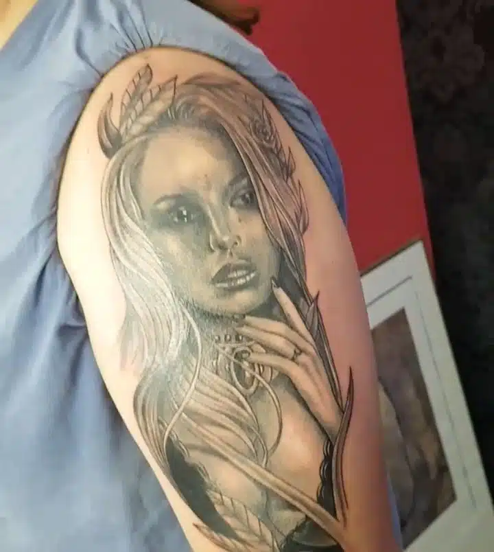 Tetování žena na ruku, rameno