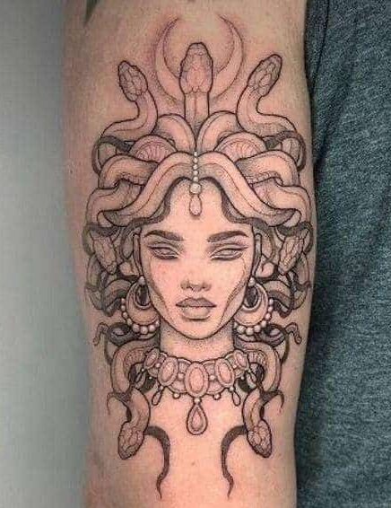 tetování krásné ženské Medúzy.