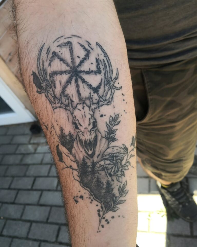 Tetování zvíře jelen, znak a symbol na předloktí