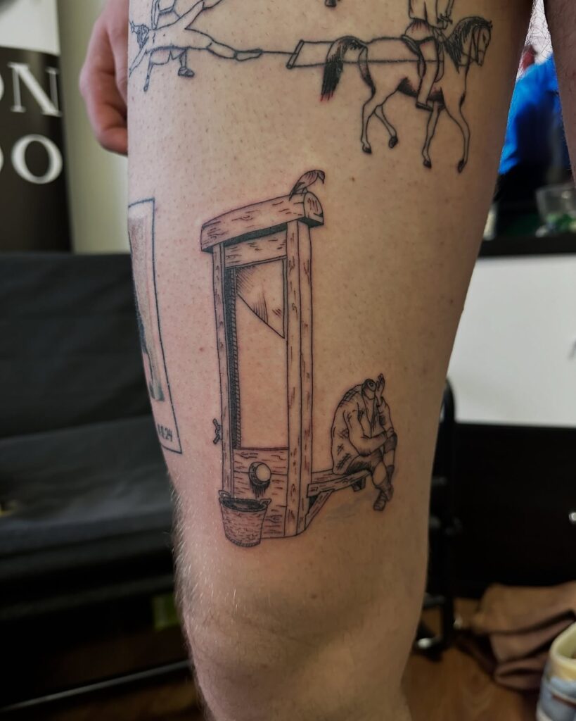 Tetování předměty, šibenice na stehně