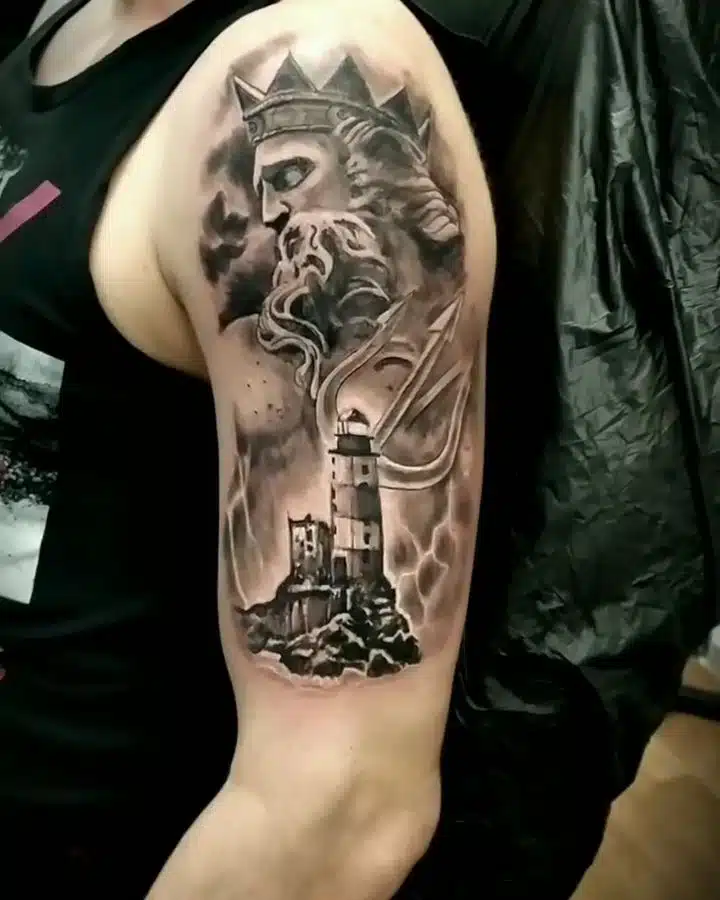 Tetování mýtické bytosti, Poseidon, maják na rameni
