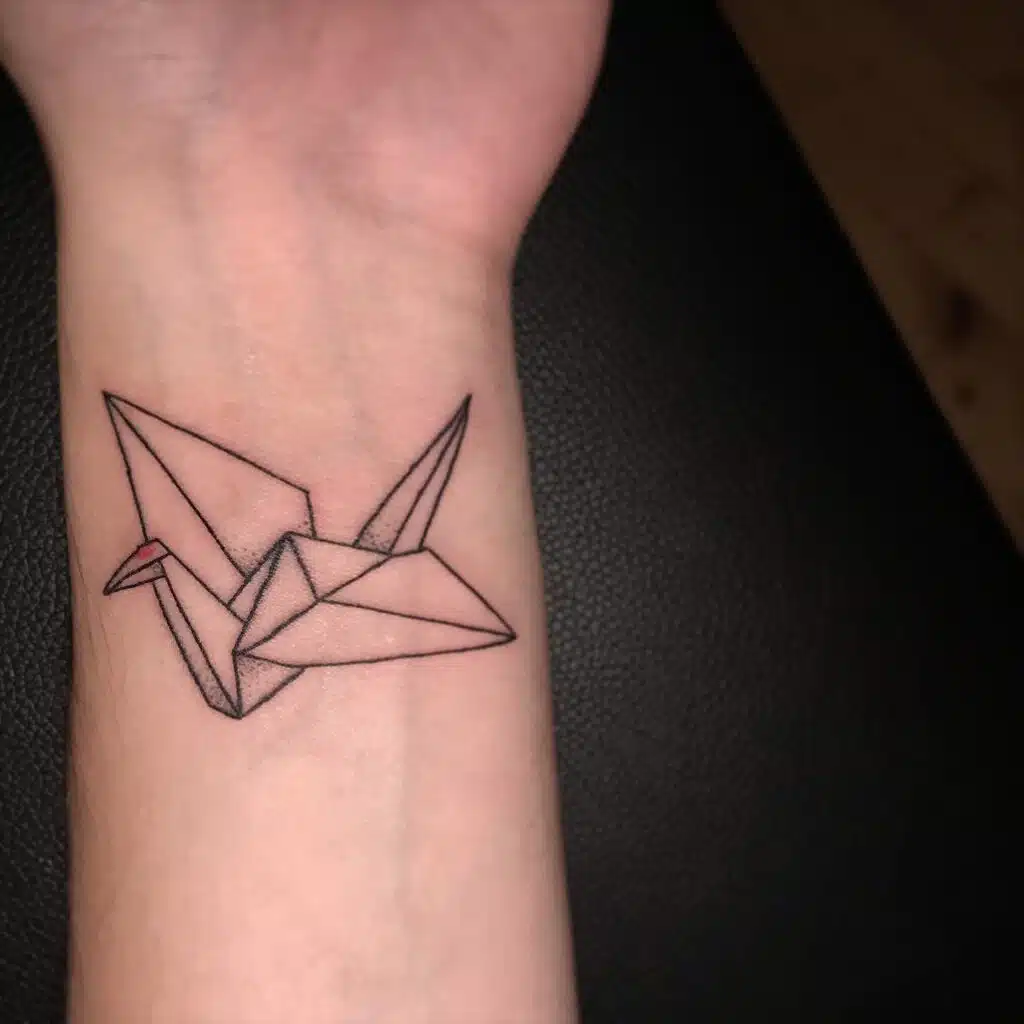 Tetování znaky a symboly, origami na předloktí