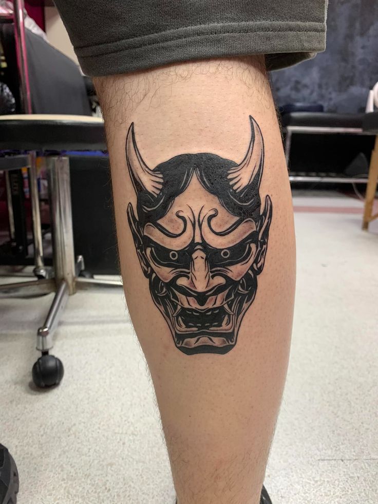 Tetování japonské masky.