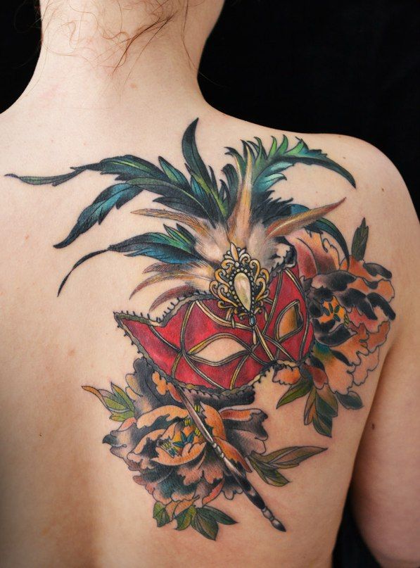 Tetování karnevalové masky.