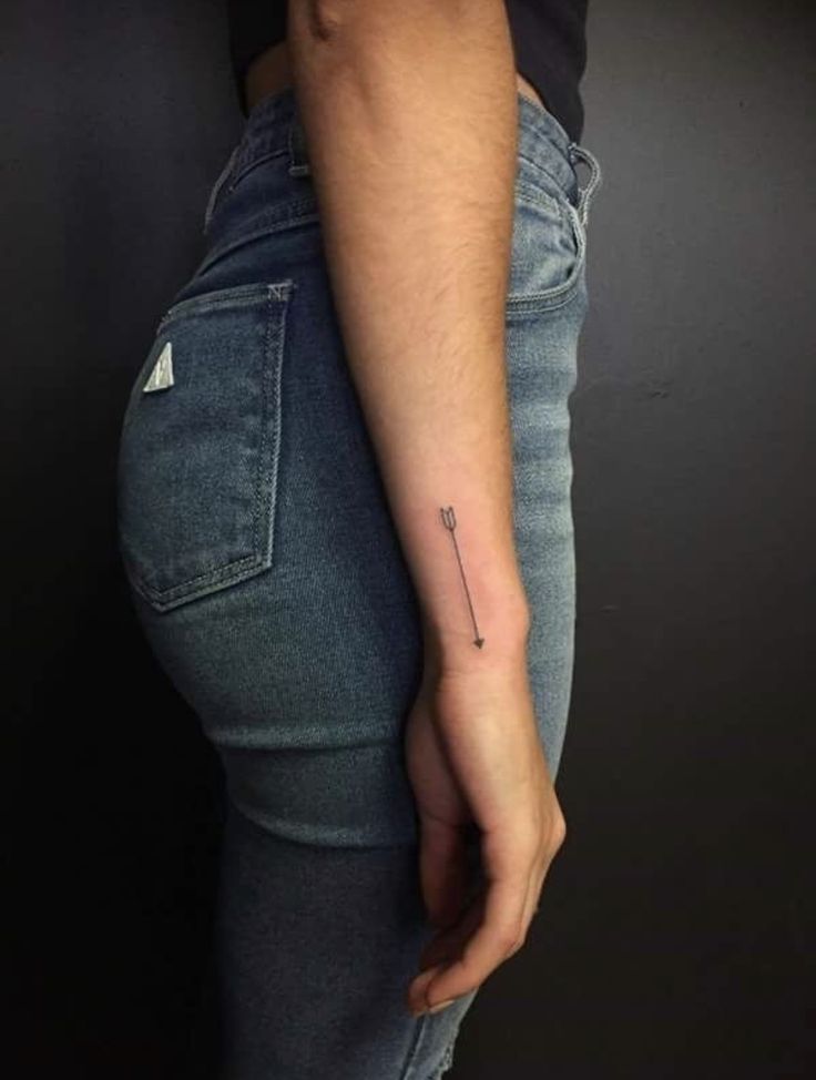 Šíp směřující dolů.