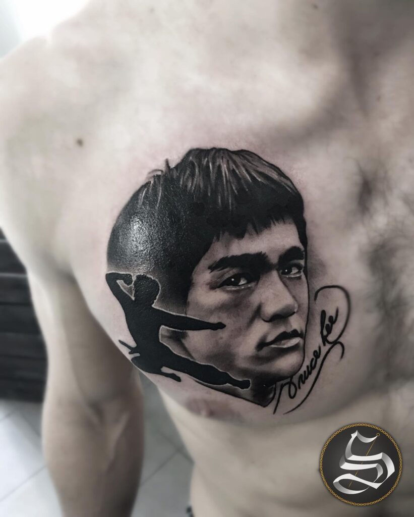 Tetování portrét osobnosti, Bruce Lee na prsa