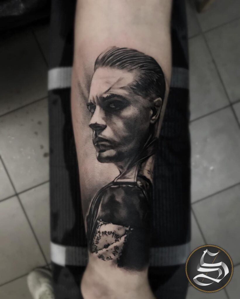 Tetování osobnosti, portrét na předloktí