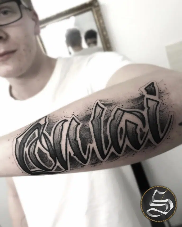 Tetování nápis na předloktí