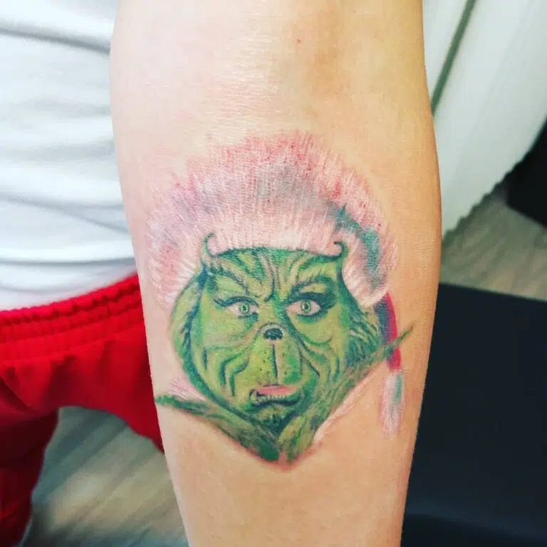 Tetování z filmů a pohádek, Grinch na předloktí