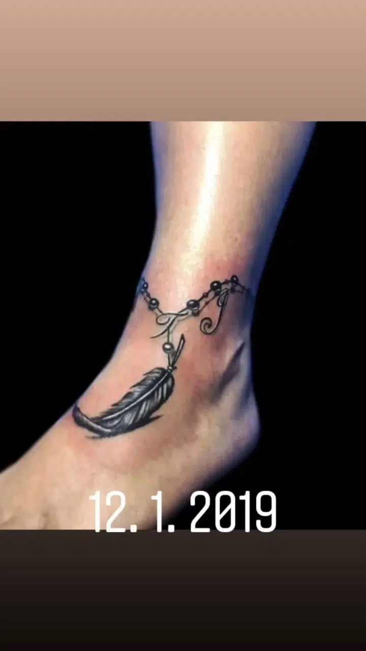 Tetování ornamenty, sova, pírko na kotníku