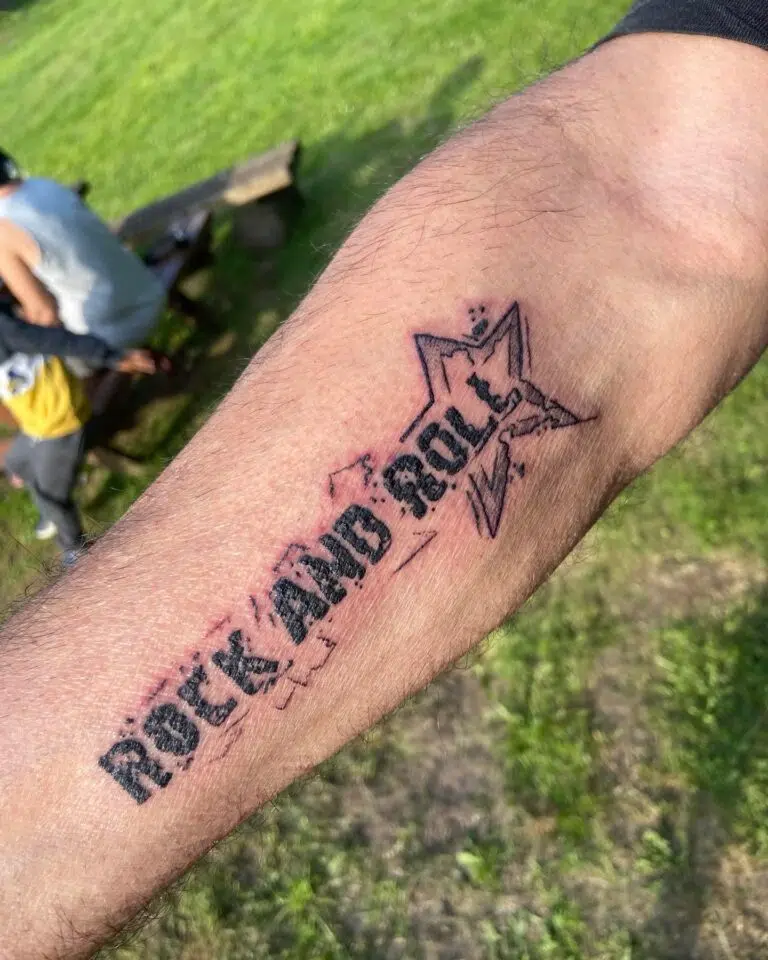 Tetování nápis na předloktí