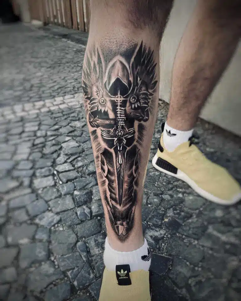 Tetování archanděl na holeň