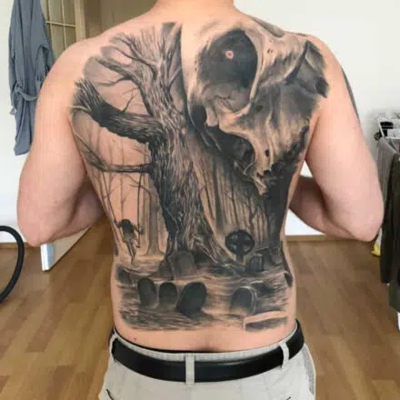 Tetování strom, lebka na záda