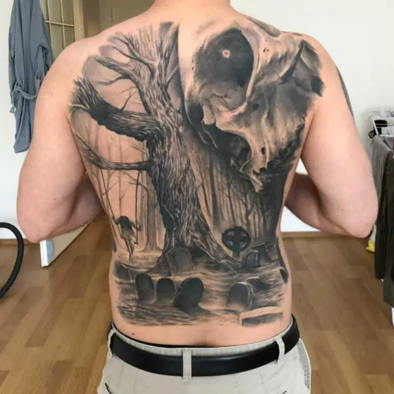 Tetování strom, lebka na záda