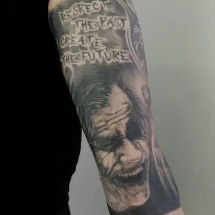 Tetování z filmů a pohádek Joker na rameno