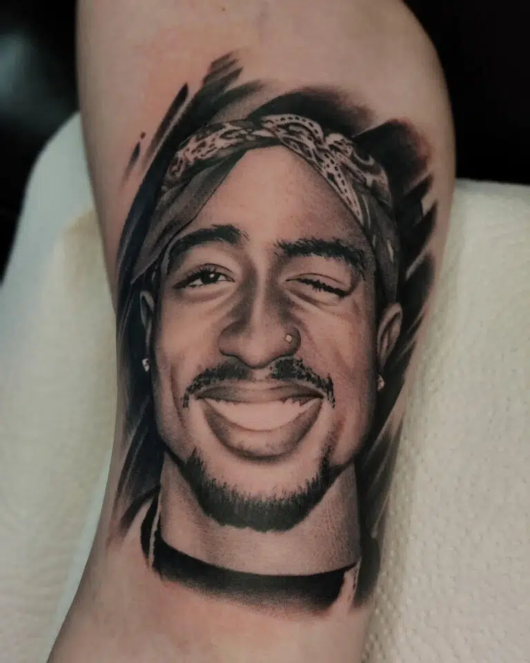 Tetování osobnost 2PAC na lýtko