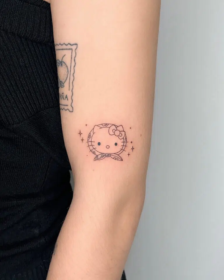 Tetování z filmů a pohádek Hello Kitty na rameno