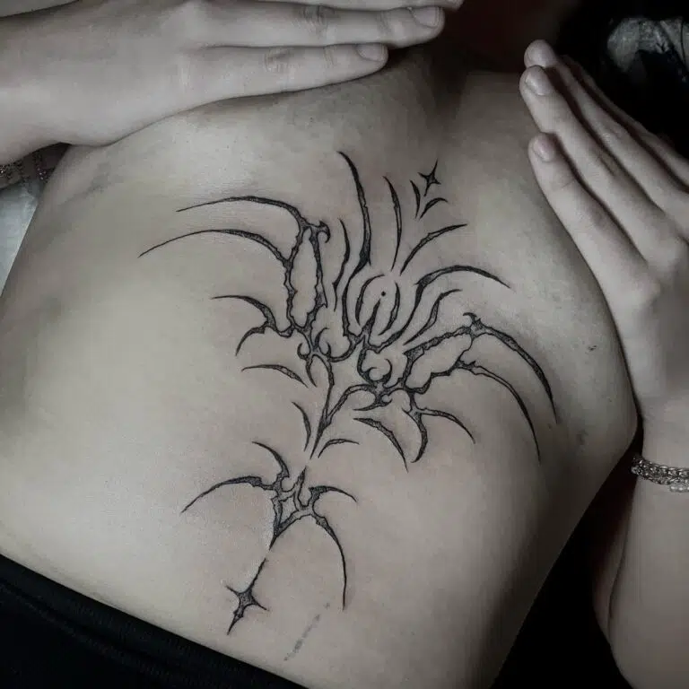 Tetování ornament na břichu