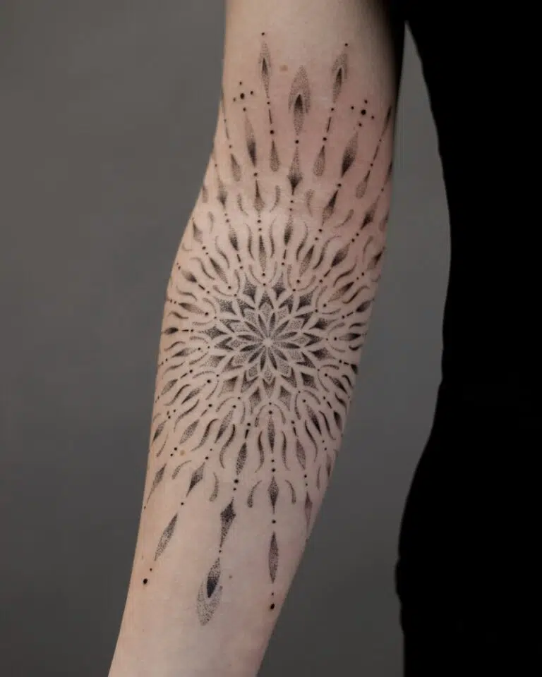 Tetování mandala na předloktí