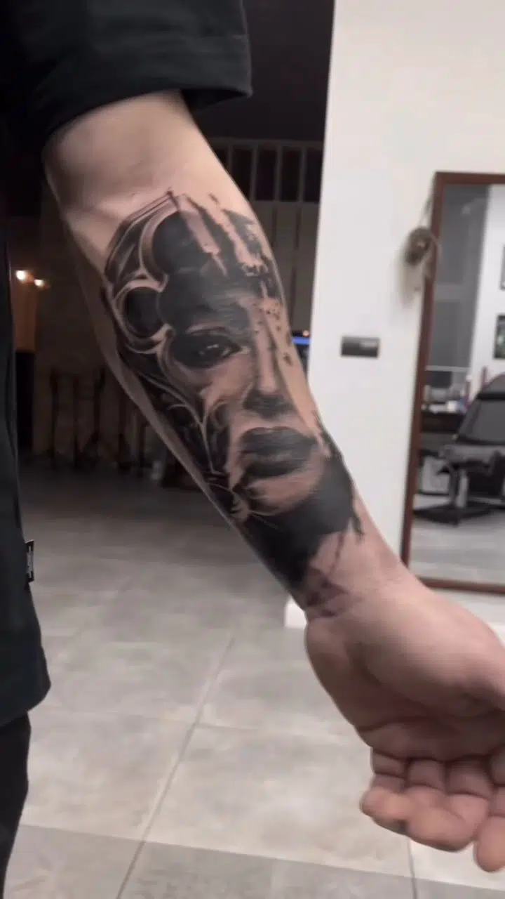 Tetování portrét na předloktí
