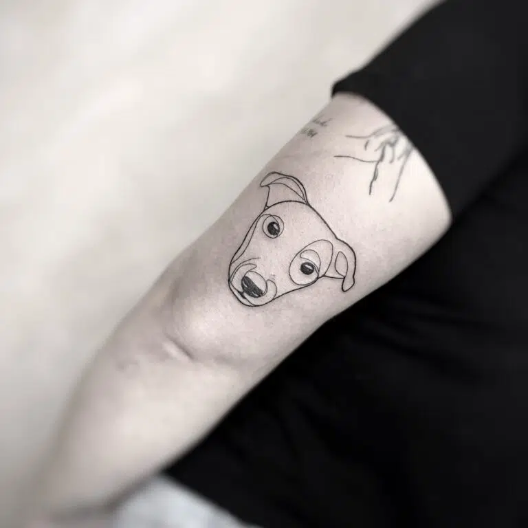 Tetování zvíře pes na rameno