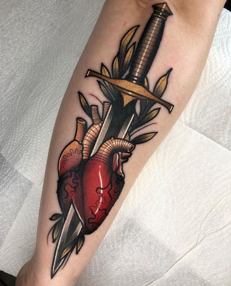 Meč propichující srdce.