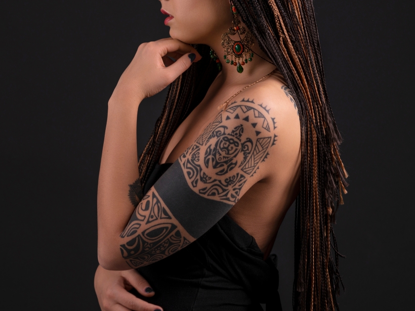 Havajské tetování ruka.