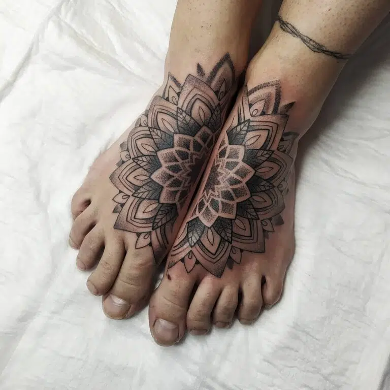 Tetování mandala na nártu
