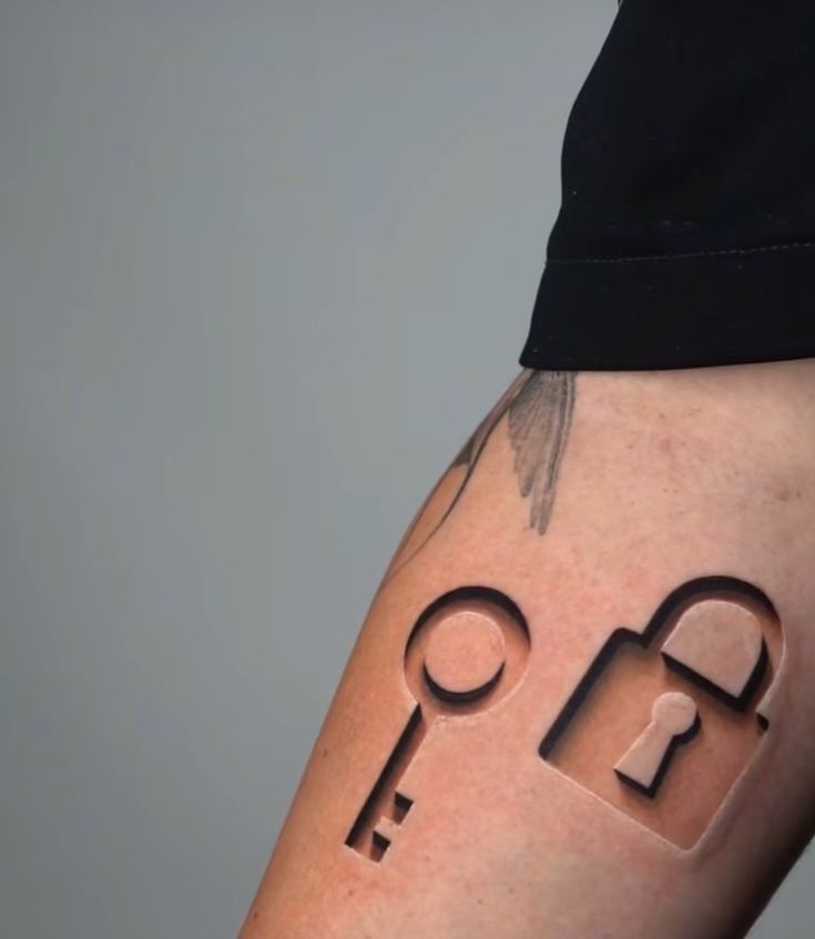 3D tetování zámku a klíče.