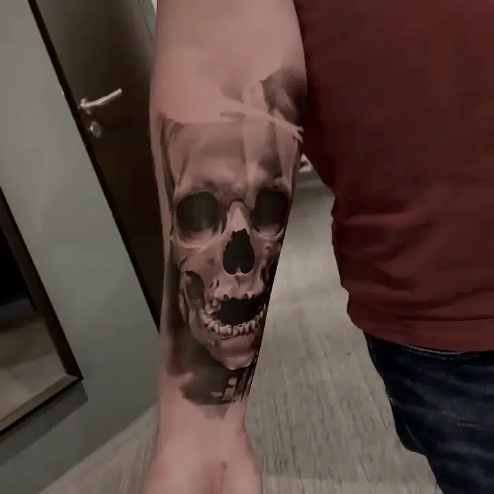 Tetování lebka na předloktí