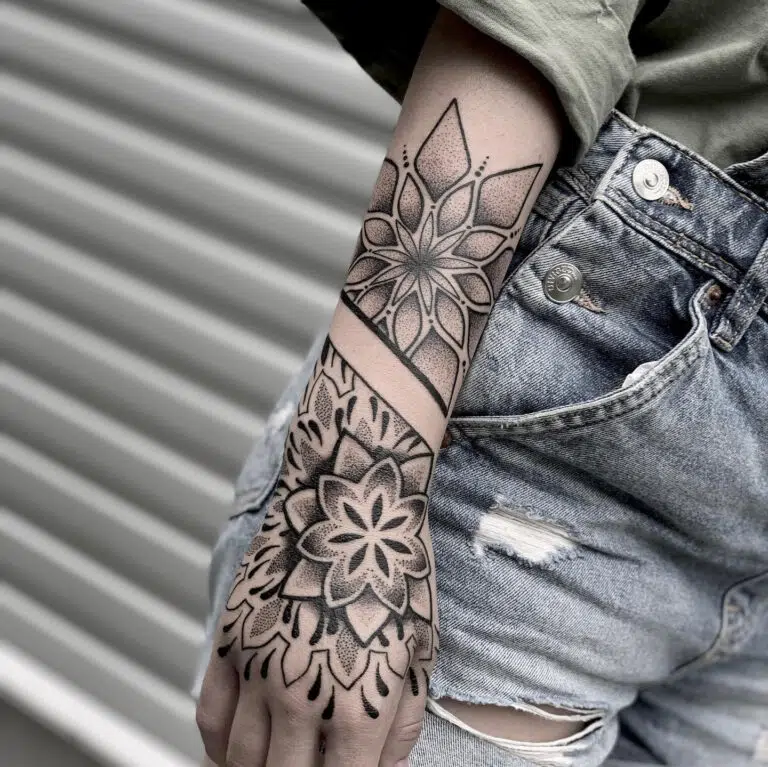 Tetování mandala na předloktí