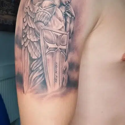 Tetování archanděl na rameno