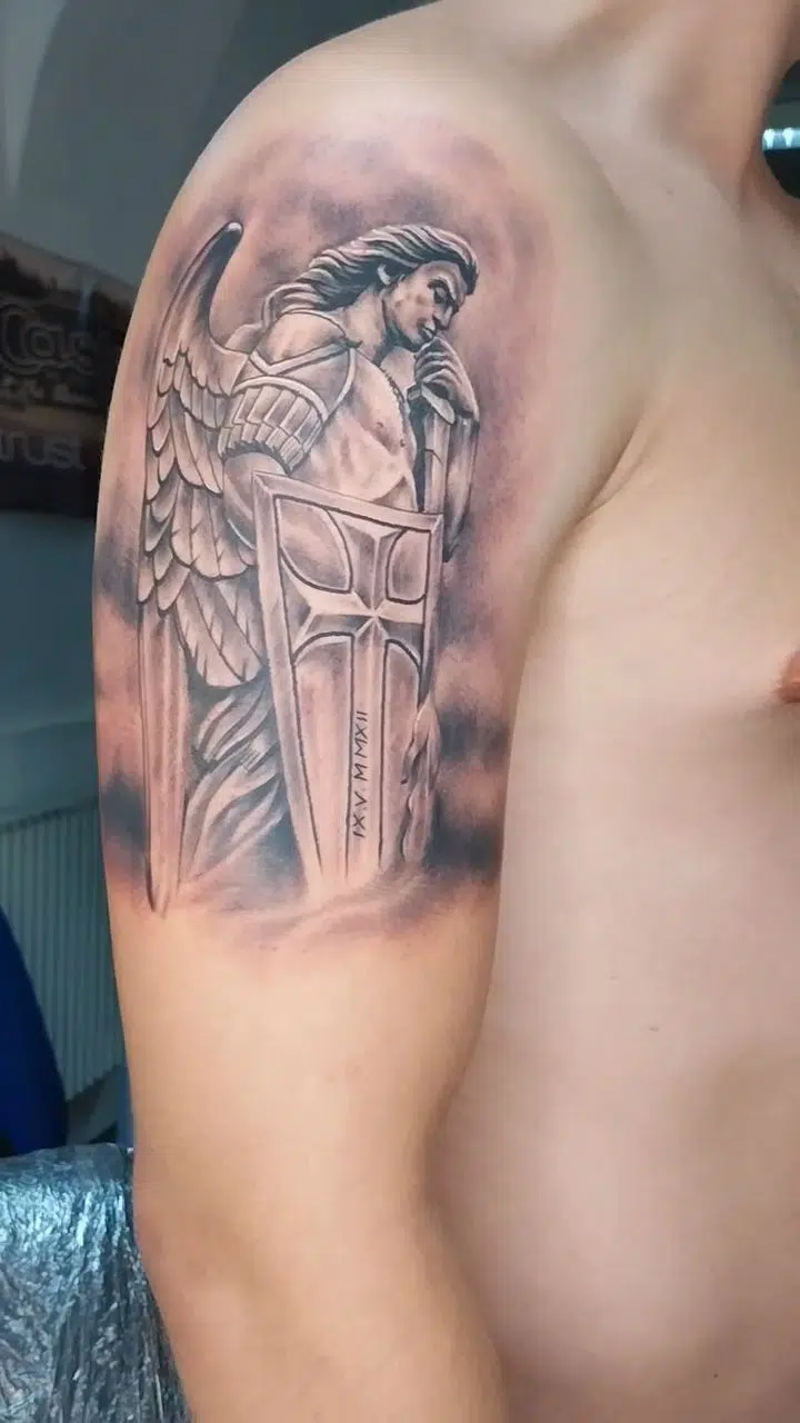 Tetování archanděl na rameno