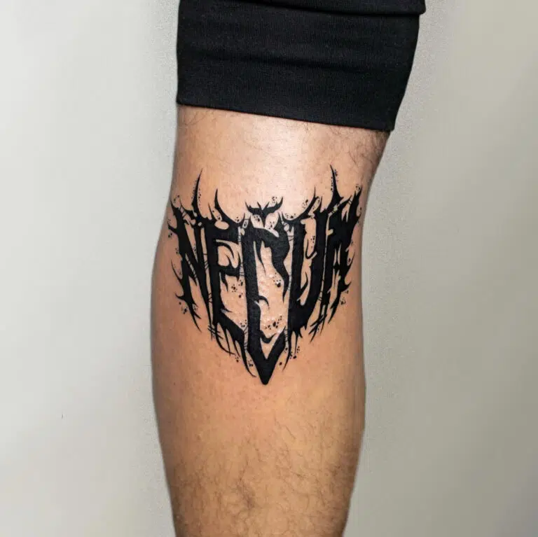 Tetování nápis na lýtku