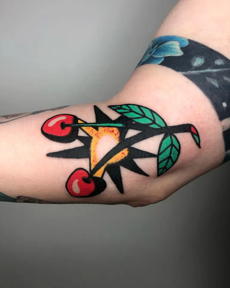Tetování předměty, symbol zdraví, třešně na loket
