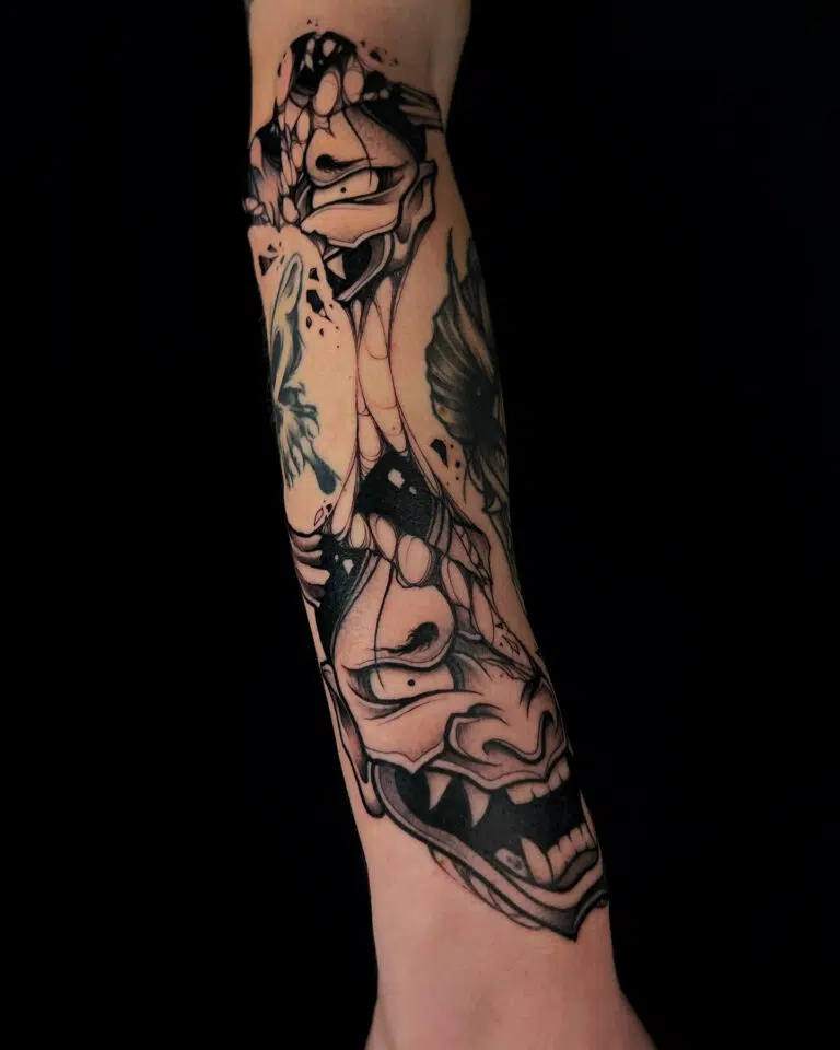 Tetování maska hannya na předloktí