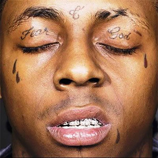 Lil Wayne se třemi vytetovanými slzami.