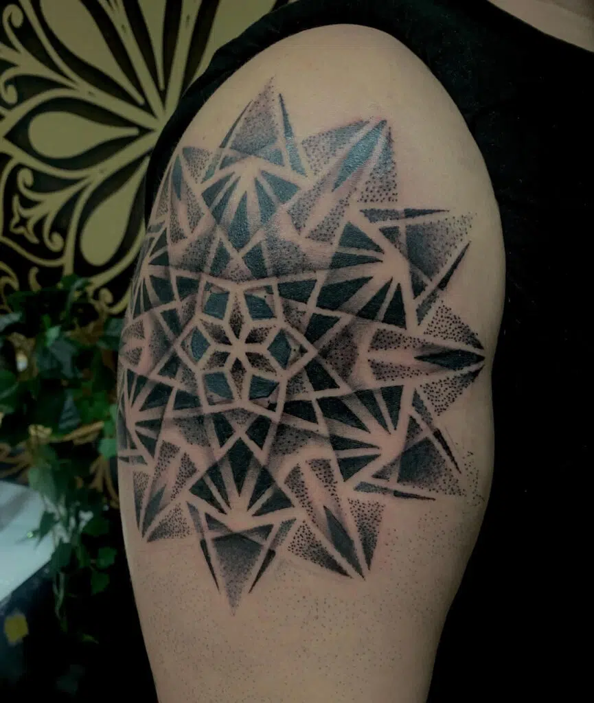 Tetování mandala na rameni