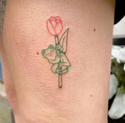 Handpoke styl tetování.