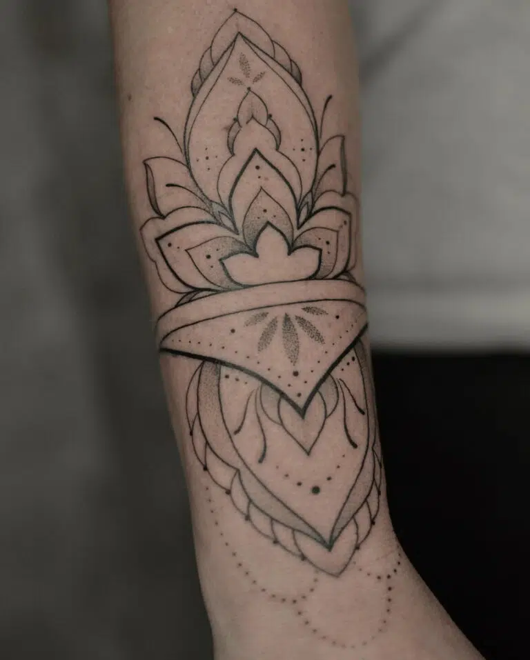 Tetování mandala na předloktí